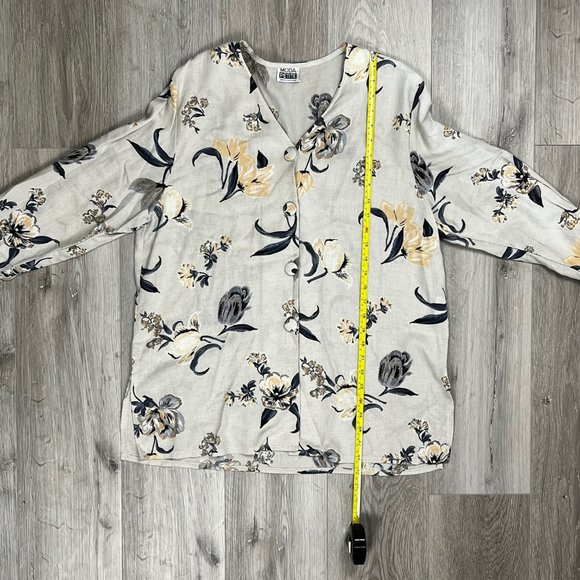 Moda Petite By Paris Star Vintage Flowers V-Neck Button Down Shirt - Picture 8 of 9